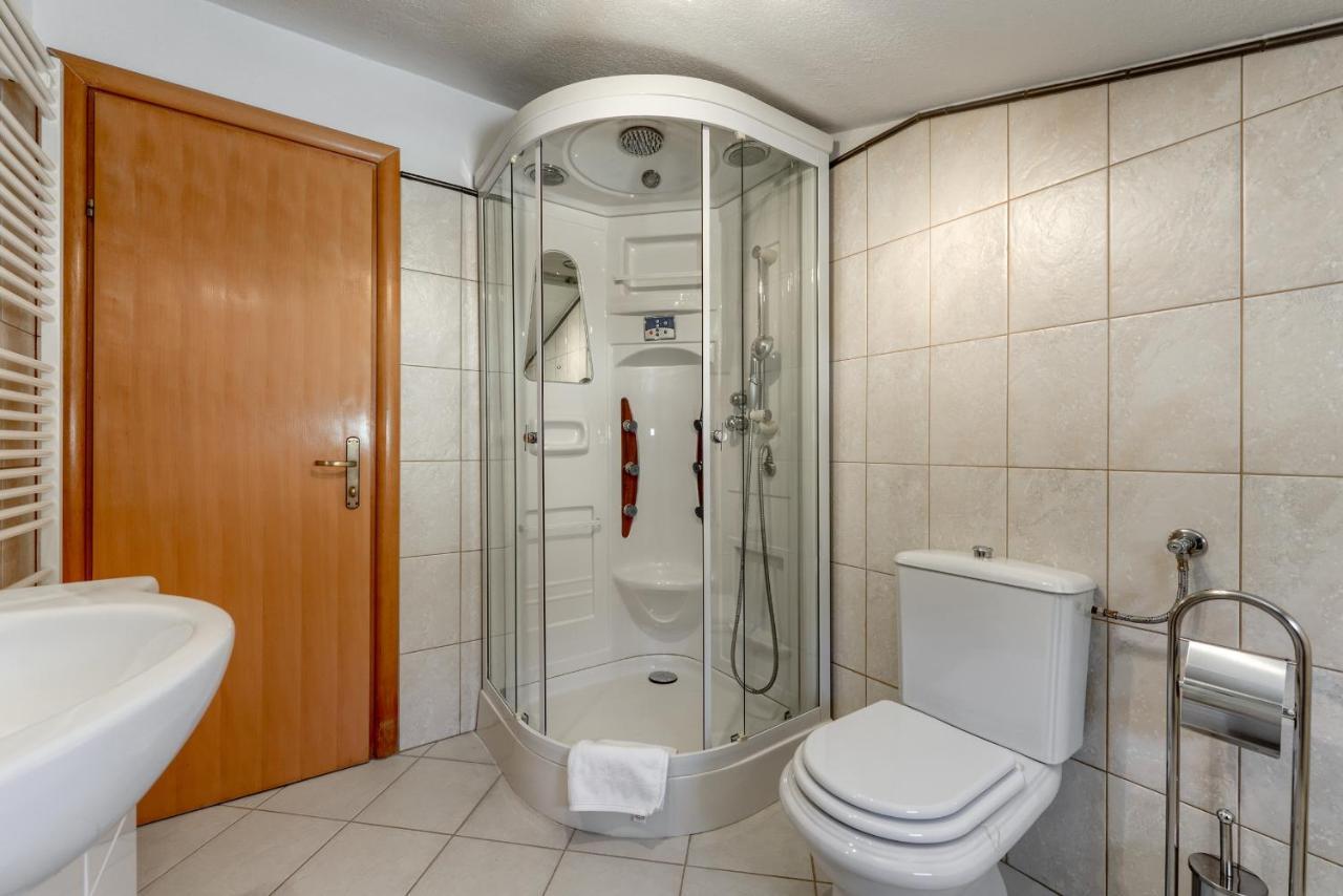 Haus Lilli Mit Pool Ražanac Exterior foto
