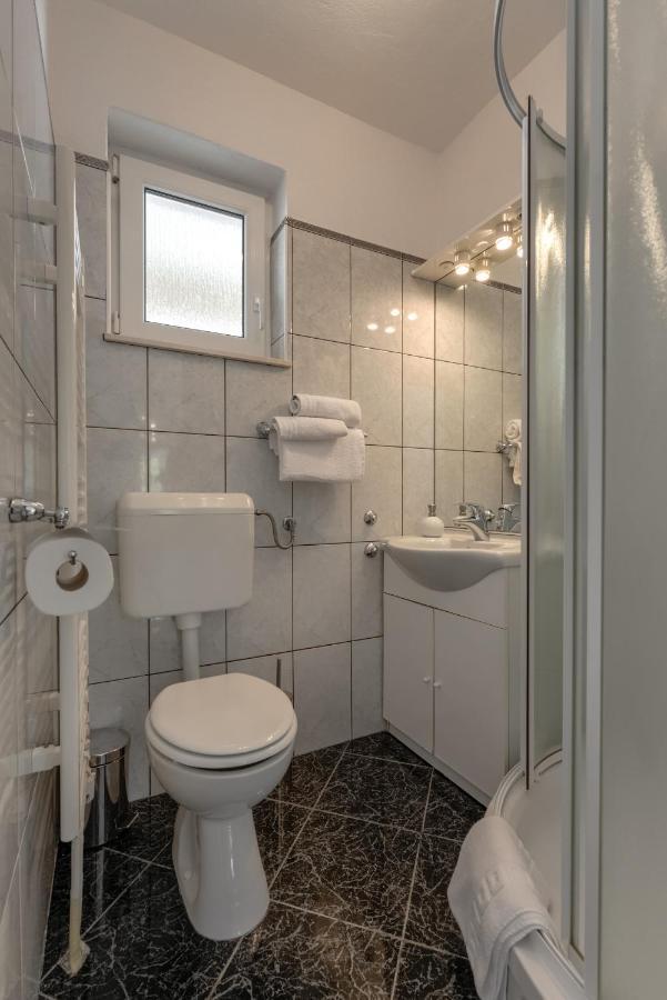 Haus Lilli Mit Pool Ražanac Exterior foto