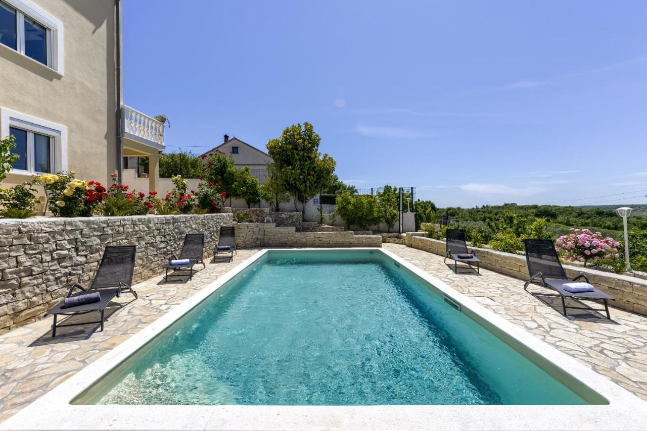 Haus Lilli Mit Pool Ražanac Exterior foto