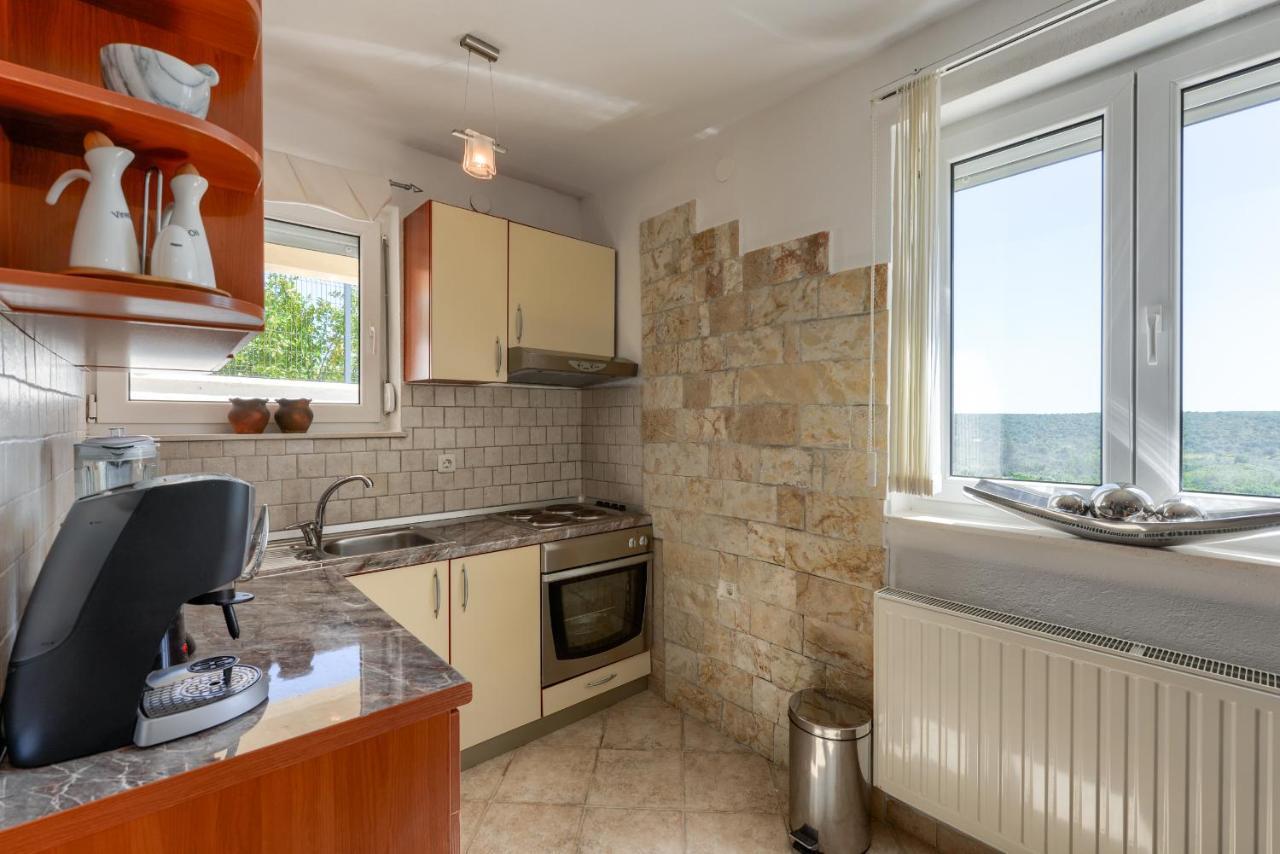 Haus Lilli Mit Pool Ražanac Exterior foto