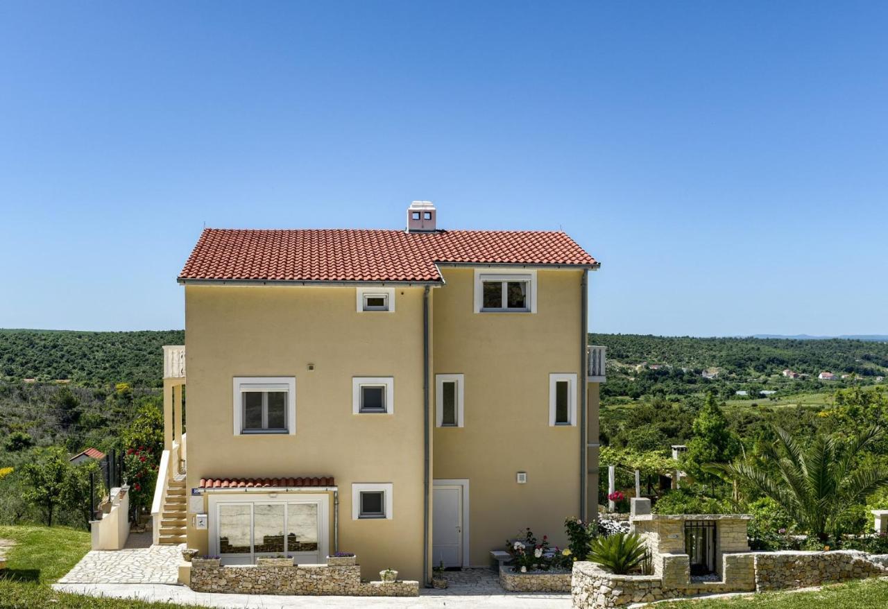 Haus Lilli Mit Pool Ražanac Exterior foto