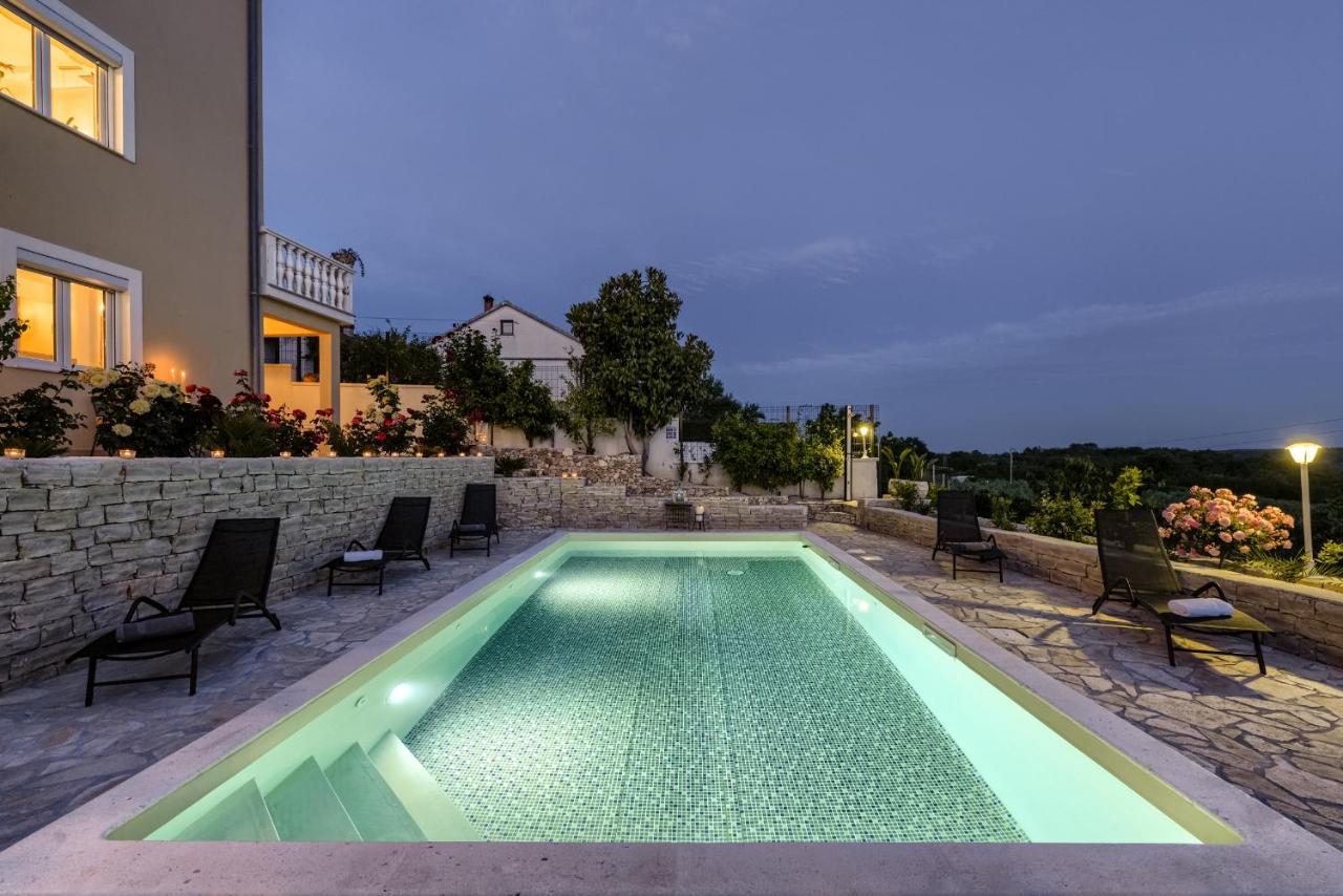 Haus Lilli Mit Pool Ražanac Exterior foto