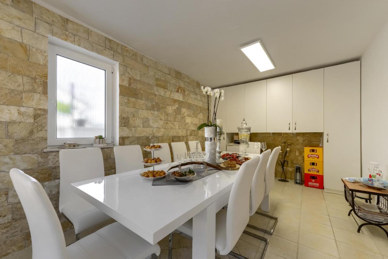 Haus Lilli Mit Pool Ražanac Exterior foto