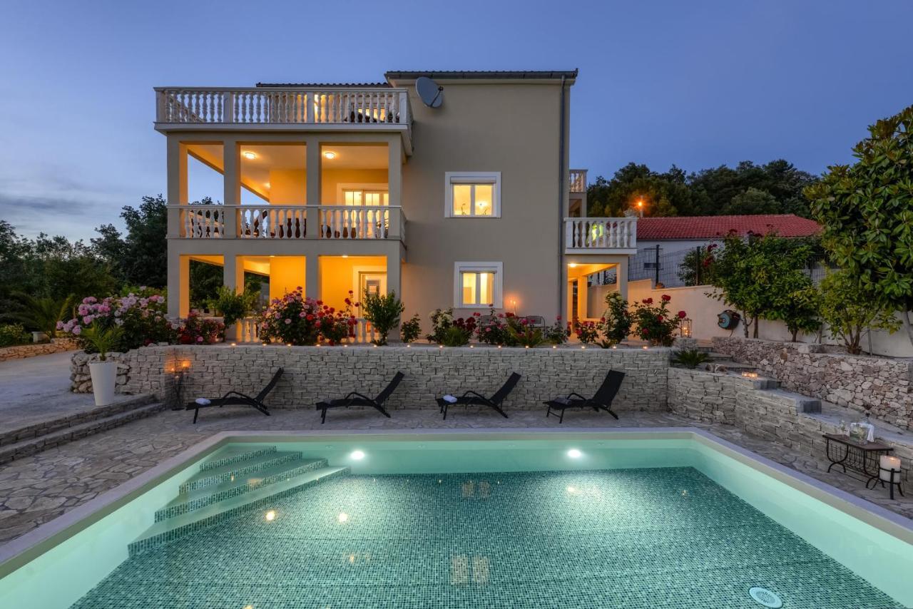 Haus Lilli Mit Pool Ražanac Exterior foto
