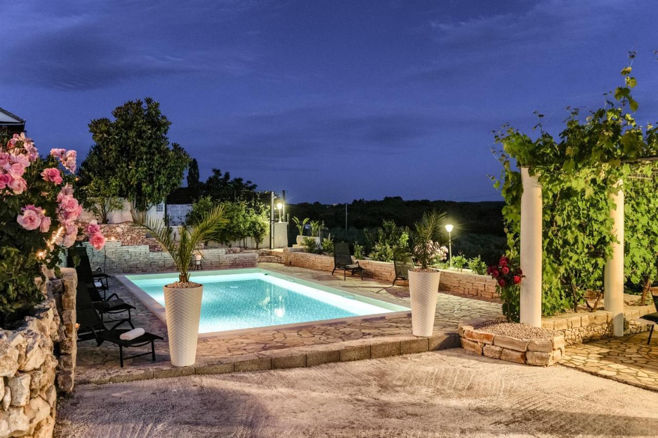 Haus Lilli Mit Pool Ražanac Exterior foto